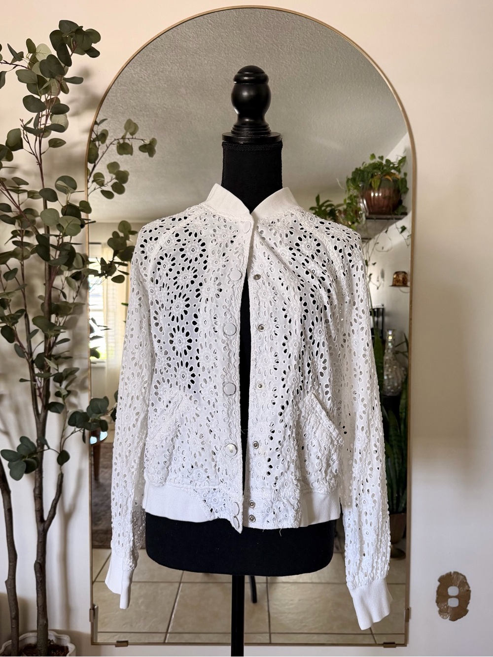 Victoria’s Secret White Eyelet Bomber Jacket Large Cottagecore Boho Floral - Picture 3 of 16
